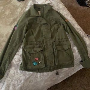 I am selling a Hollister coat
